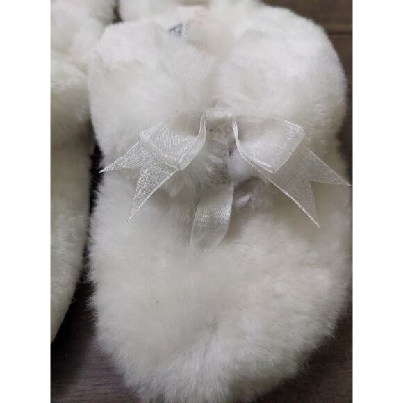 UGG australia Sz 5 White fuzzy Sherpa Shearling With bow thong slippers Sandals - Picture 3 of 5